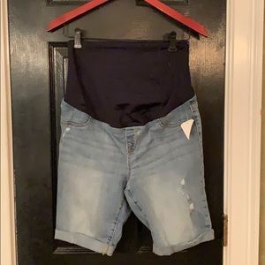 New Isabel Maternity distressed jean shorts 6